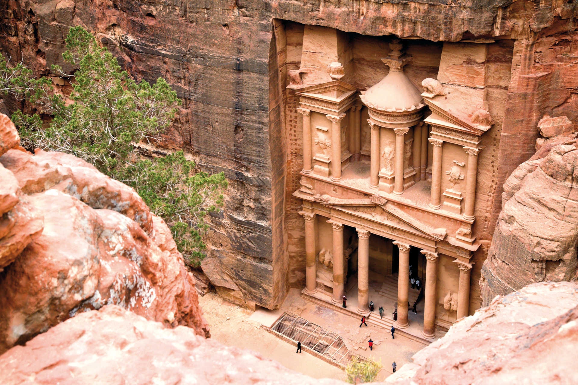 Al-Khazneh, das Schatzhaus von Petra, in Felswand gehauene antike Fassade in Jordanien